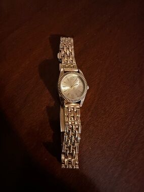 Gold Tone Women's Bracelet Watch NEW BATTERY
